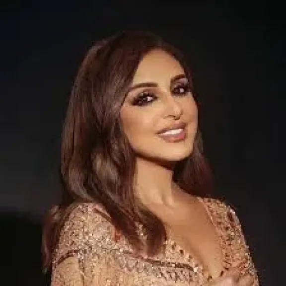 أنغام تعود من ألمانيا بعد رحلة علاج طويلة