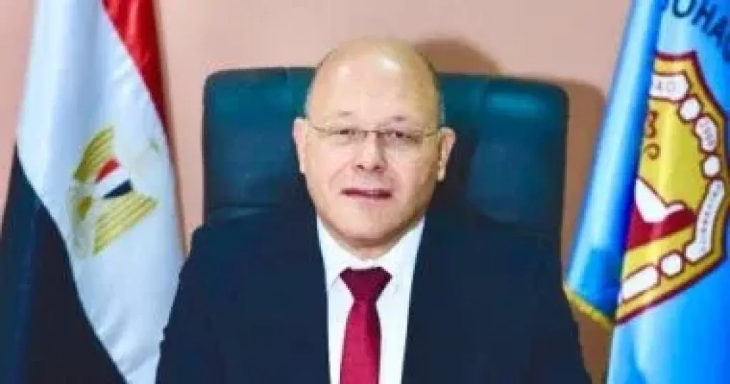 رئيس جامعة سوهاج: لا توجد أى خسائر أو إصابات بحريق سطح مبنى مجمع المدرجات