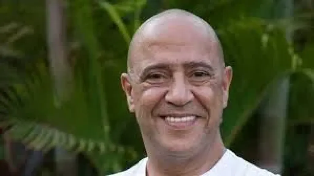 مش حاجة وحشة، أشرف عبد الباقي يعلق على ظهوره أصلع