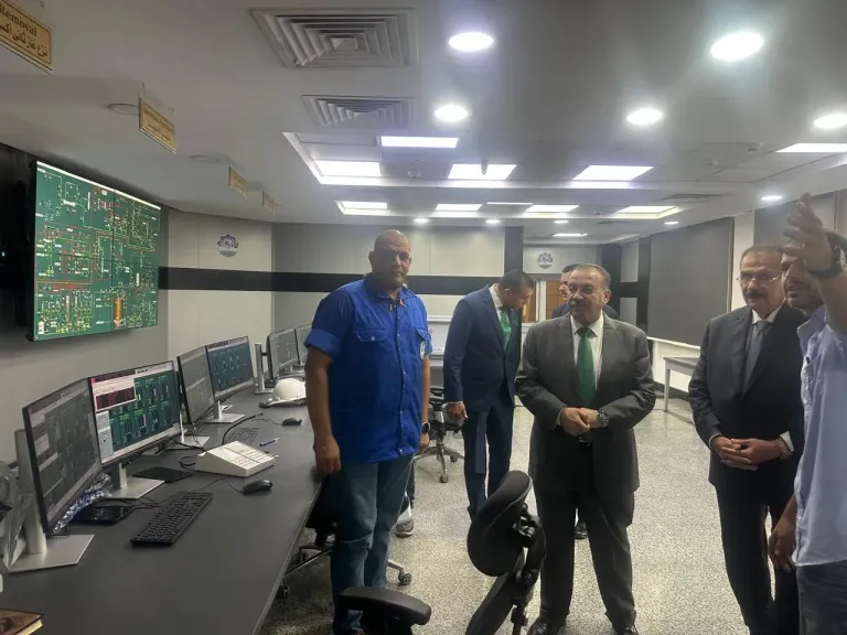 محافظ أسيوط يبحث مع رئيس شركة أبو قير للأسمدة أوجه التعاون