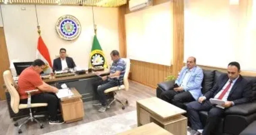نائب محافظ الدقهلية يبحث طلبات التصرفات العقارية الخاصة بمستثمرى المنطقة الصناعية
