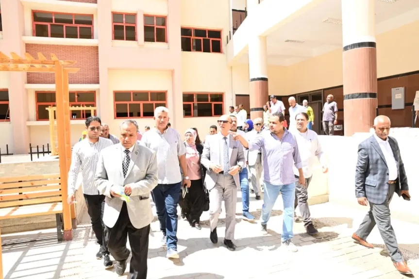 رئيس جامعة أسيوط يتابع الأعمال النهائية بالمقر الجديد لكلية التربية للطفولة