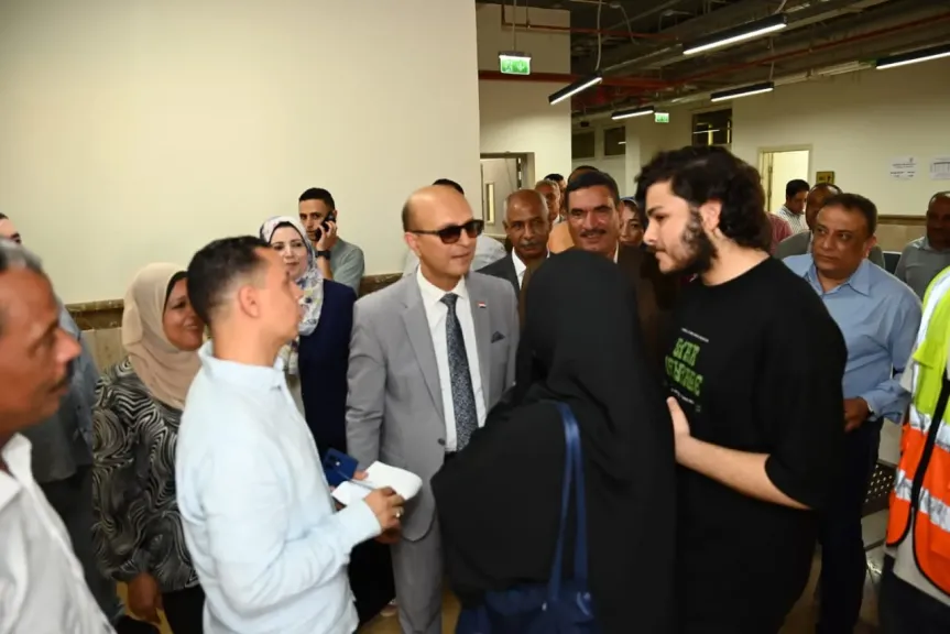 الدكتور المنشاوي يتفقد إجراءات قيد الطلاب الجدد بجامعة أسيوط الأهلية