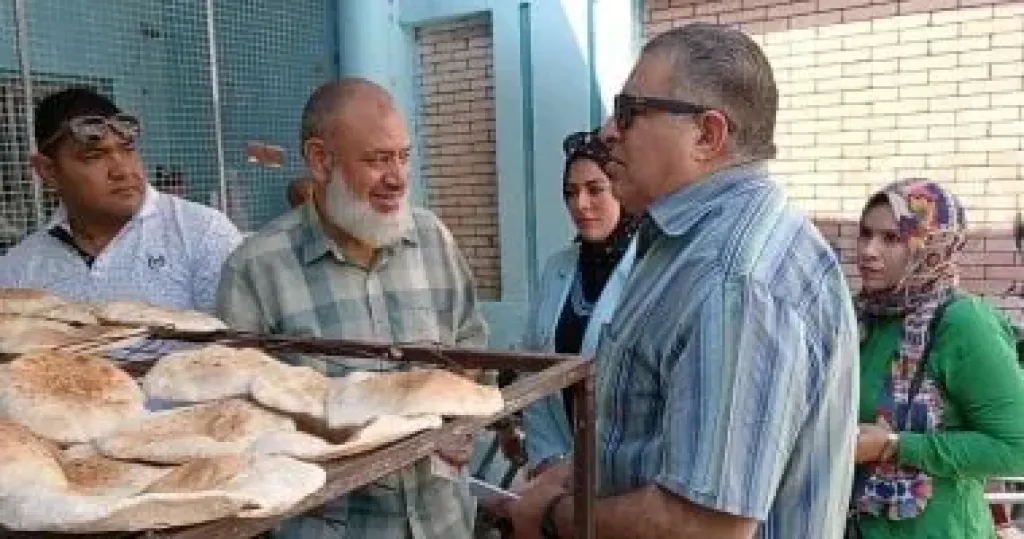 سكرتير عام الإسماعيلية يتفقد مخابز بلدية للتأكد من جودة الخبز المقدم للمواطن