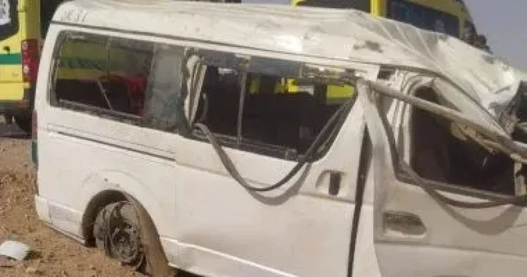 إصابة 6 أشخاص إثر انقلاب ميكروباص بطريق إسكندرية الصحراوى