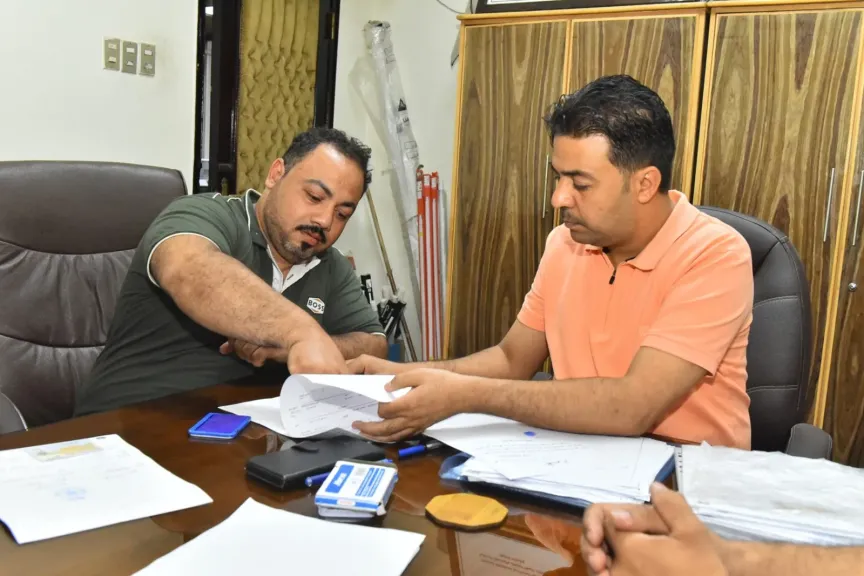جانب من متابعه