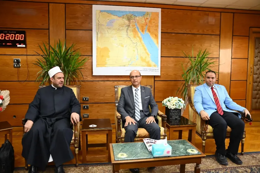 الدكتور المنشاوي يستقبل الأمين العام المساعد للجنة العليا