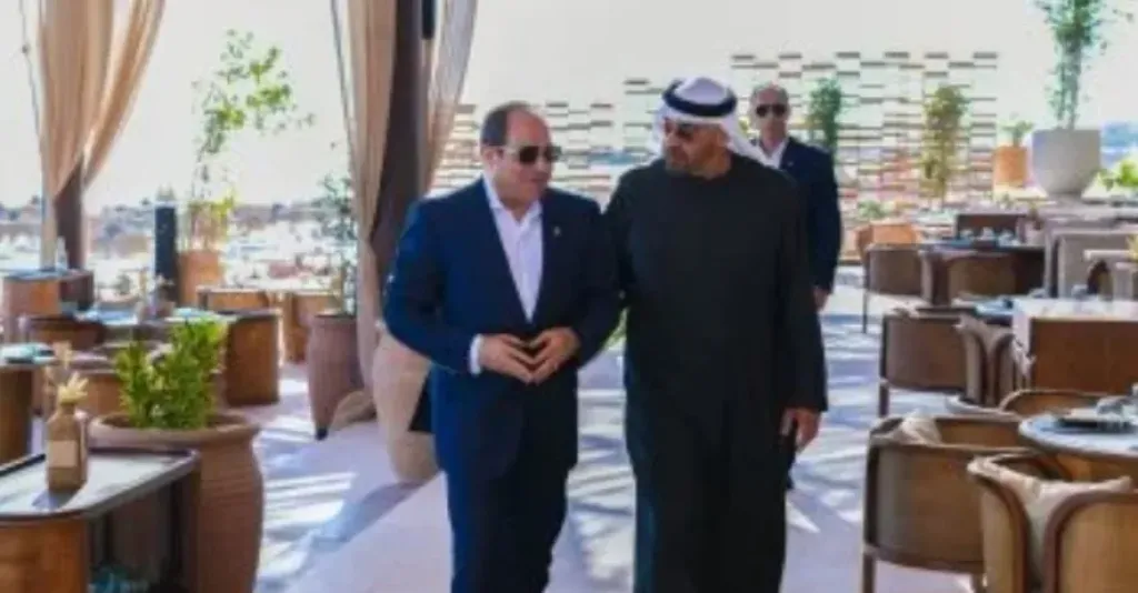 أجواء ودية تجمع الرئيس السيسى والشيخ محمد بن زايد على مائدة إفطار بالعلمين.. صور