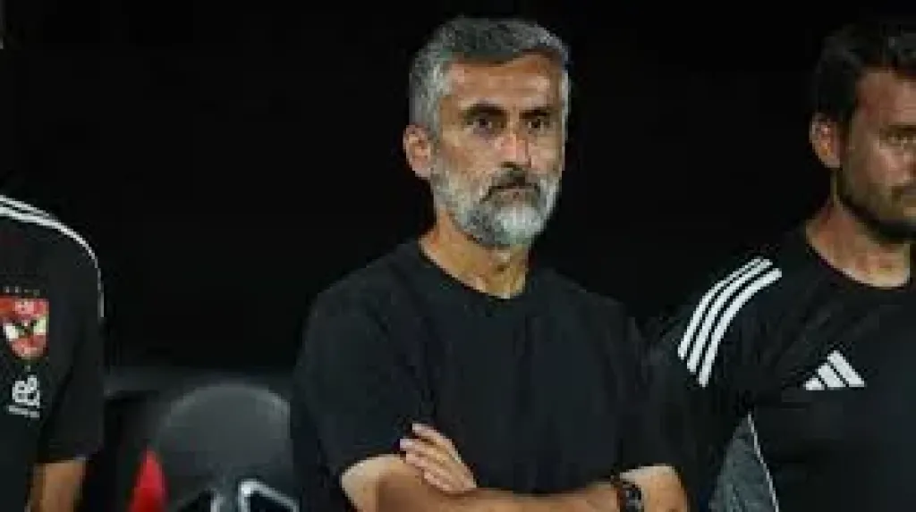 أزمة بين لاعبي الأهلي وريبيرو