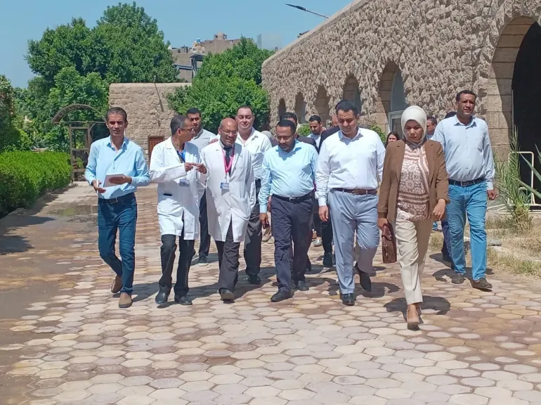 مساعد وزير الصحة يتفقد عدد من المنشآت الطبية بقنا