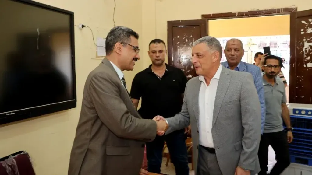 محافظ الإسماعيلية يتابع ميدانيًا انتظام سير انتخابات «جولة الإعادة» لمجلس الشيوخ|