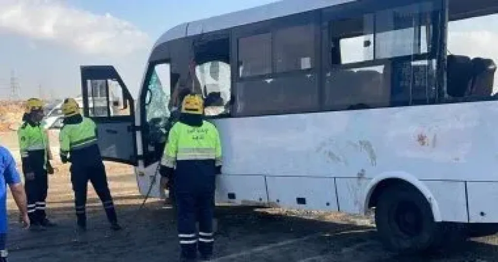 إصابة 26 شخصًا إثر انقلاب أوتوبيس ركاب فى مدينة بدر
