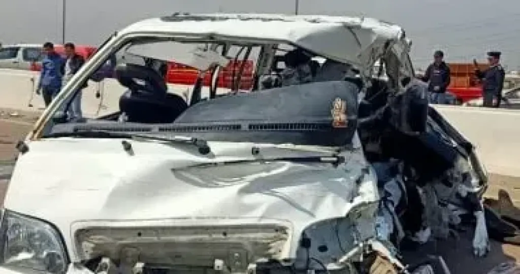 مصرع 3 وإصابة 12 فى حادث انقلاب سيارة ميكروباص بالمنيا