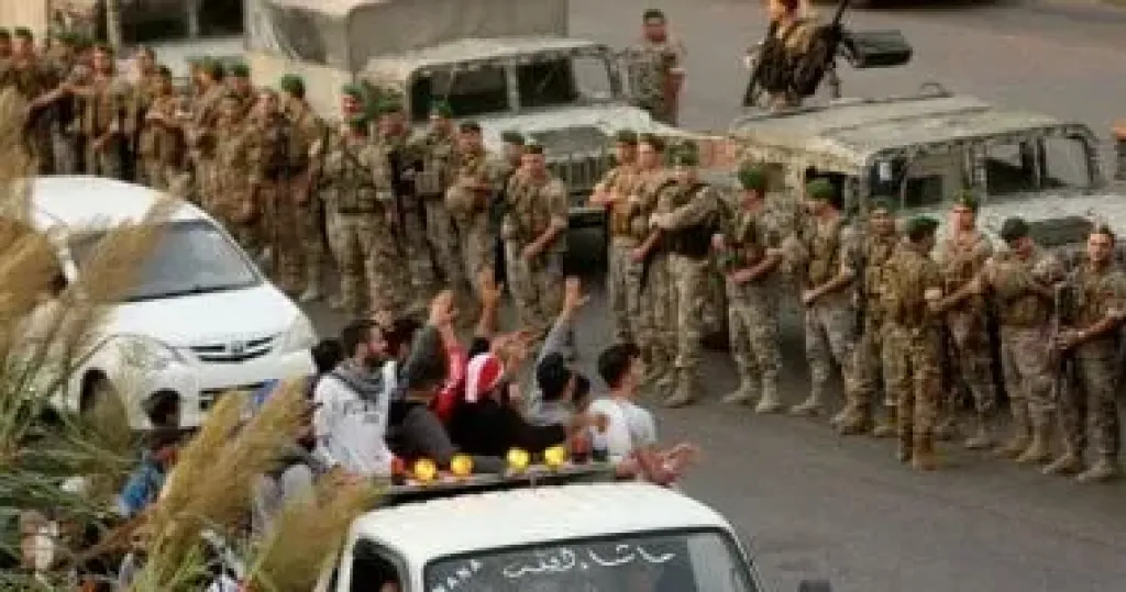 أبو ردينة: تسليم الدفعة الثانية من السلاح داخل المخيمات في لبنان للجيش اللبناني