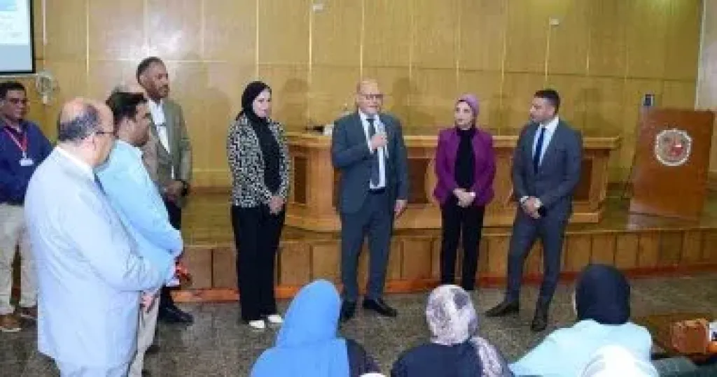 رئيس جامعة سوهاج يتابع مبادرة ”أنا أيضا مسئول”.. ويؤكد: المسئولية تبدأ من الوعى