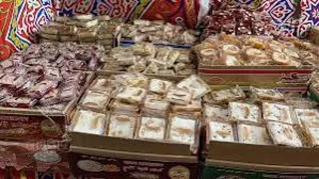 من البسيمة والفولية إلى الملبن والدومية، أسعار قطع حلوى المولد النبوي في المحال التجارية