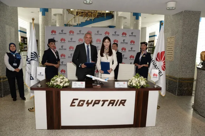 تعاون بين مصر للطيران وهواوي لتعزيز مزايا السفر والتحول الرقمي