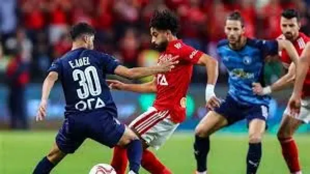 القناة الناقلة ومعلق مباراة الأهلى وبيراميدز فى الدوري المصري الليلة