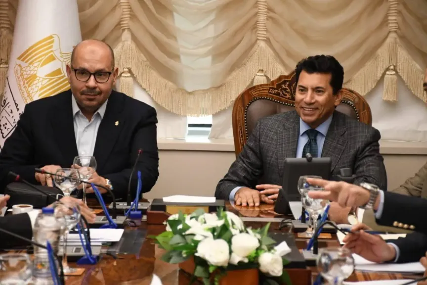 وزير الرياضة يبرز دور ياسر إدريس فى القانون الجديد ويشيد باللجنة الأولمبية المصرية