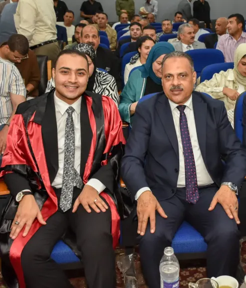 -محافظ الشرقية يشهدمناقشةرسالة ماجستيربكلية الدراسات بجامعة الزقازيق