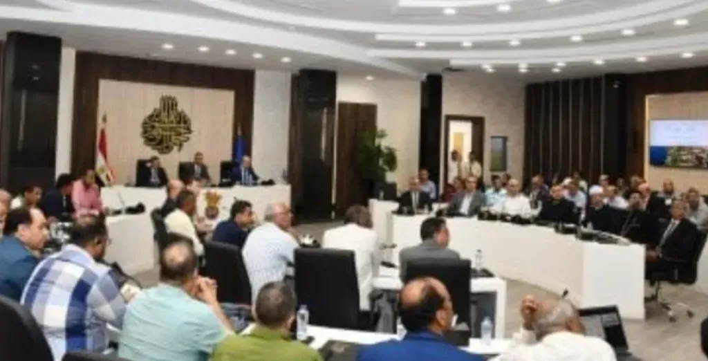 محافظ أسوان: استعدادات مكثفة للعام الدراسى الجديد