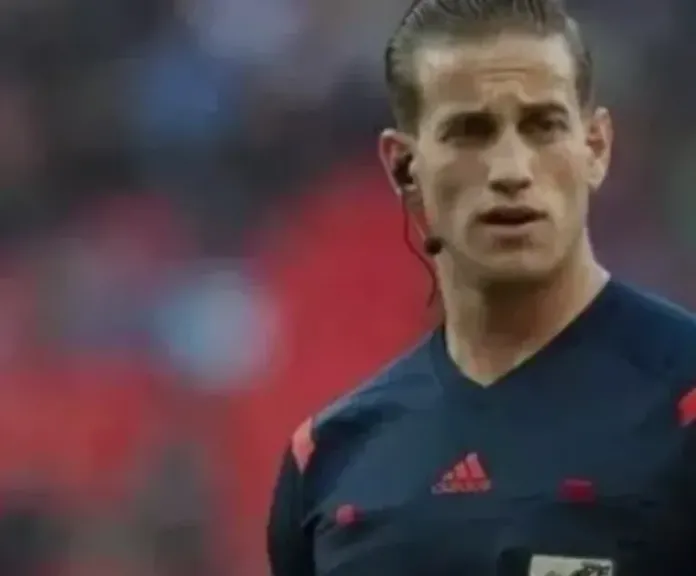 أزمة فى أجهزة الاتصال بين طاقم التحكيم الإسبانى قبل مواجهة الأهلى وبيراميدز