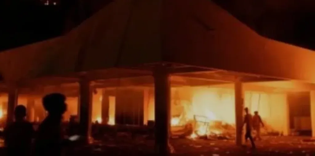 متظاهرون يضرمون النار فى أبنية للبرلمان بعدة أقاليم في إندونيسيا
