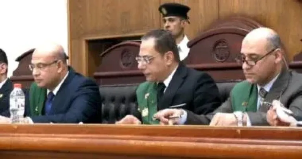 تأجيل محاكمة المتهم بتعذيب طفليه التوأم لإجبارهما على التسول بالشرقية
