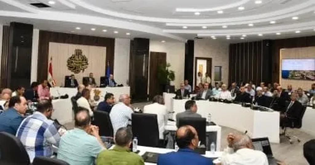 محافظ أسوان: استعدادات مكثفة للعام الدراسى الجديد