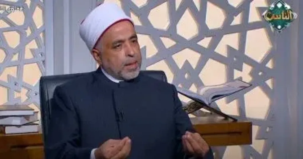 هل الصلاة فى المسجد واجبة؟.. أمين الفتوى يجيب