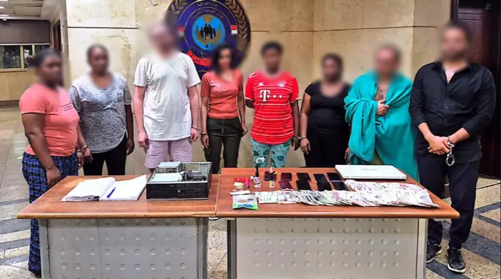 أعمال منافية للآداب.. ضبط شخص و5 سيدات بينهم أجنبيات داخل نادٍ صحي بالقاهرة