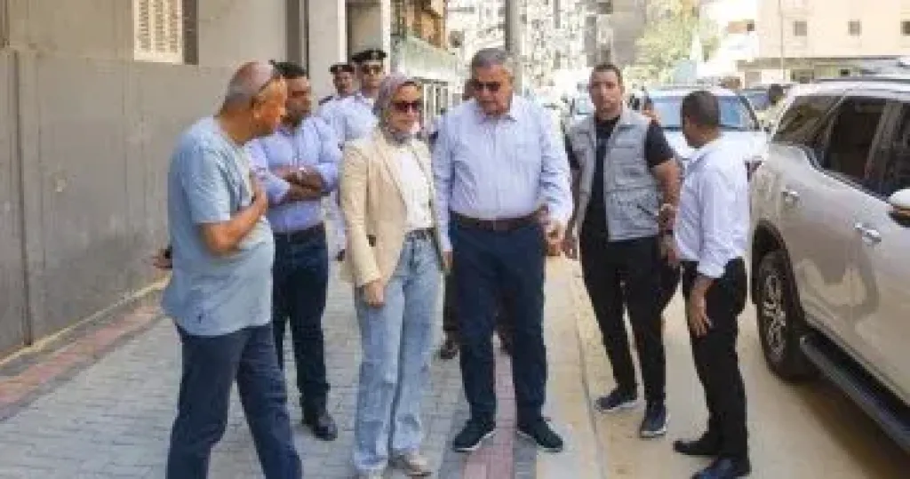 محافظ الإسكندرية يشدد على مراعاة ذوى الهمم وكبار السن فى تطوير طريق الحرية
