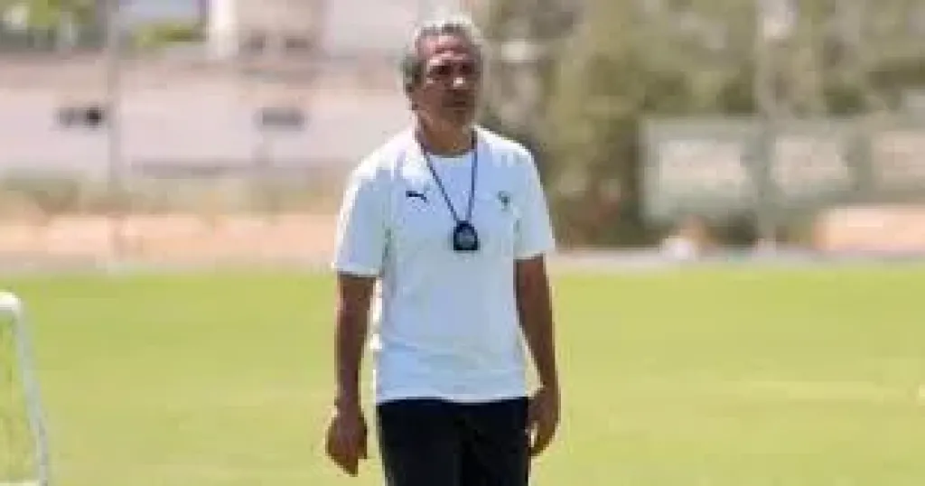 الكوكي يكافئ لاعبي المصري بعد استعادة صدارة الدوري قبل التوقف