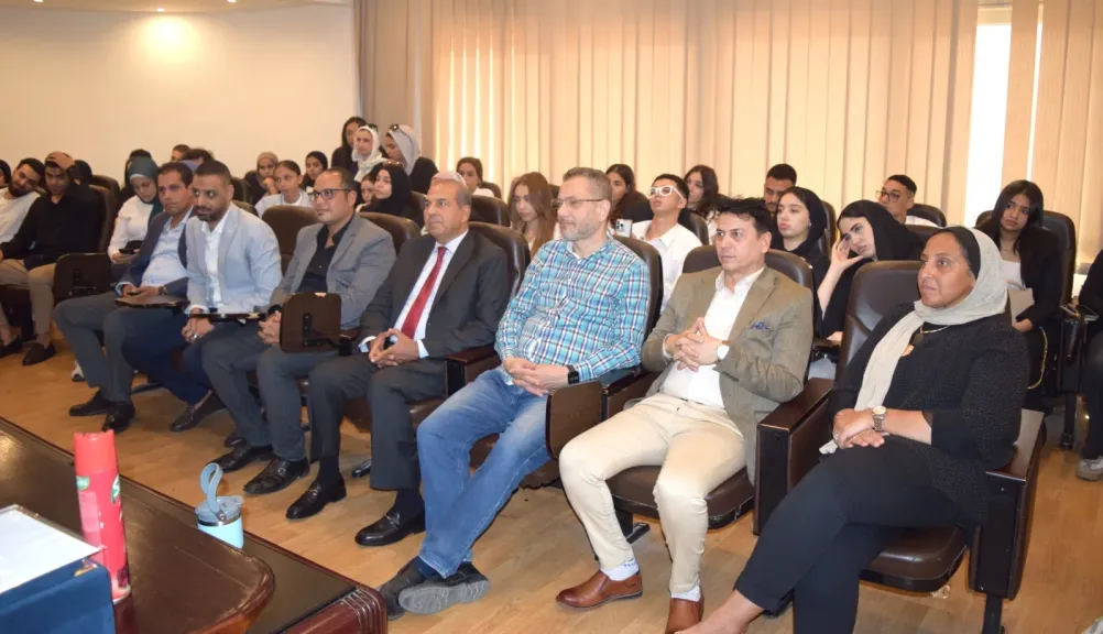 غرفة القاهرة تنتهي من برنامج لإعداد جيل جديد من طلبة الجامعات للتصدير