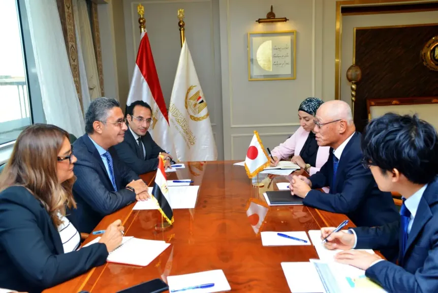 وزير التموين  يلتقي سفير اليابان بالقاهرة لبحث تعزيز فرص الاستثمار والتعاون المشترك.