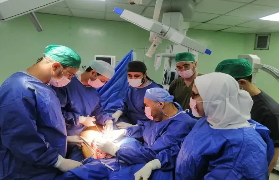 عملية جراحية دقيقة تنقذ مريضة من ورم معقد بالغدة النكافية بمستشفى قنا