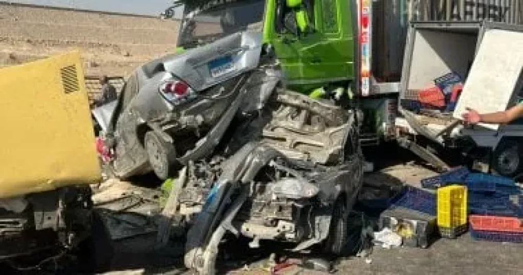 القبض على سائق السيارة النقل المتسبب فى حادث تصادم الطريق الأوسطى
