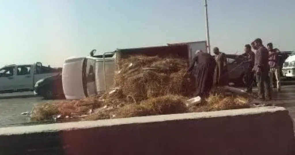 إصابة 8 أشخاص إثر انقلاب سيارة فى طريق إسكندرية الصحراوى