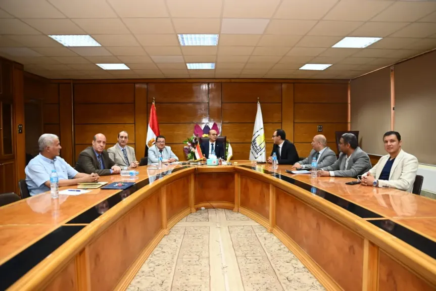 الدكتور المنشاوي يناقش مقترحات تنفيذ مشروعات خدمية جديدة