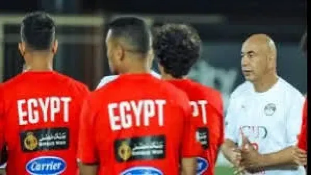 حسام حسن يحاضر لاعبى منتخب مصر قبل مباراة إثيوبيا الليلة