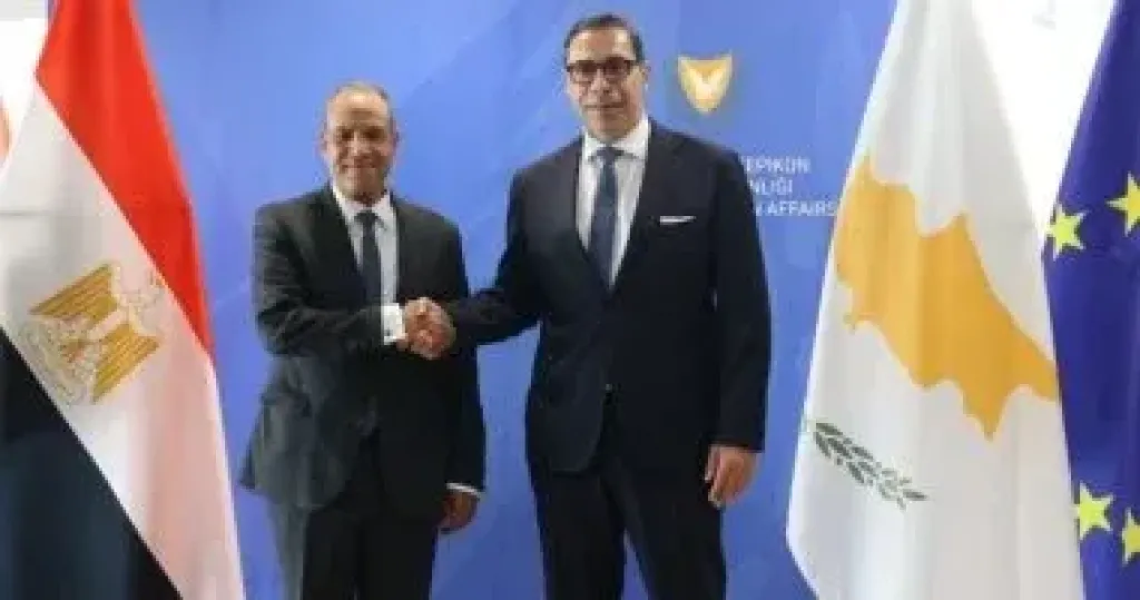 وزير الخارجية يبحث مع نظيره القبرصي تطورات الأوضاع في قطاع غزة