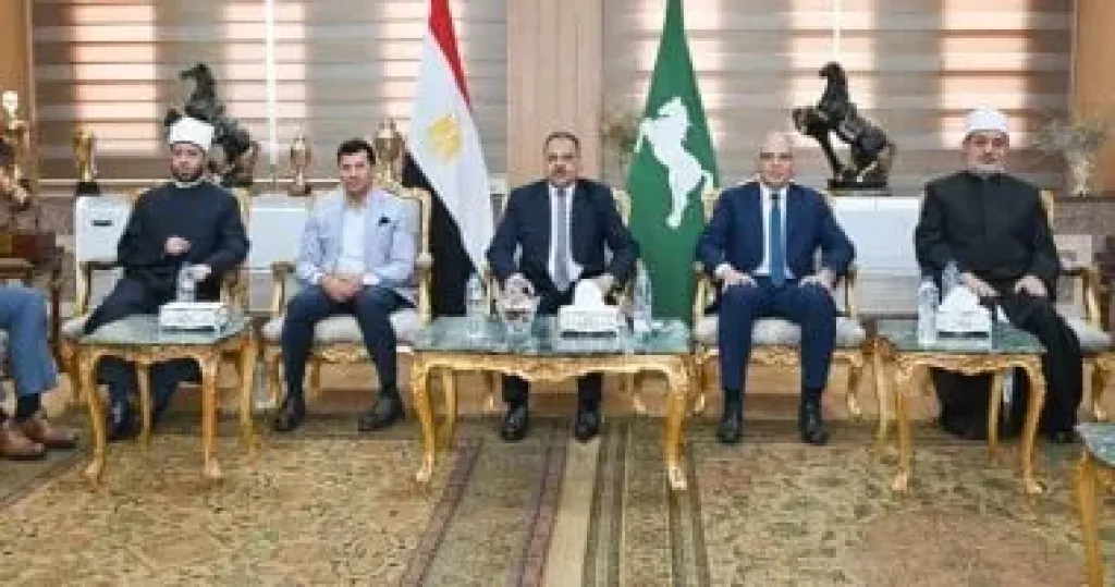 وزيرا الزراعة والشؤون النيابية يتفقدان محطة تعاونية لإنتاج وتعبئة الخضروات والفاكهة فى إيطاليا