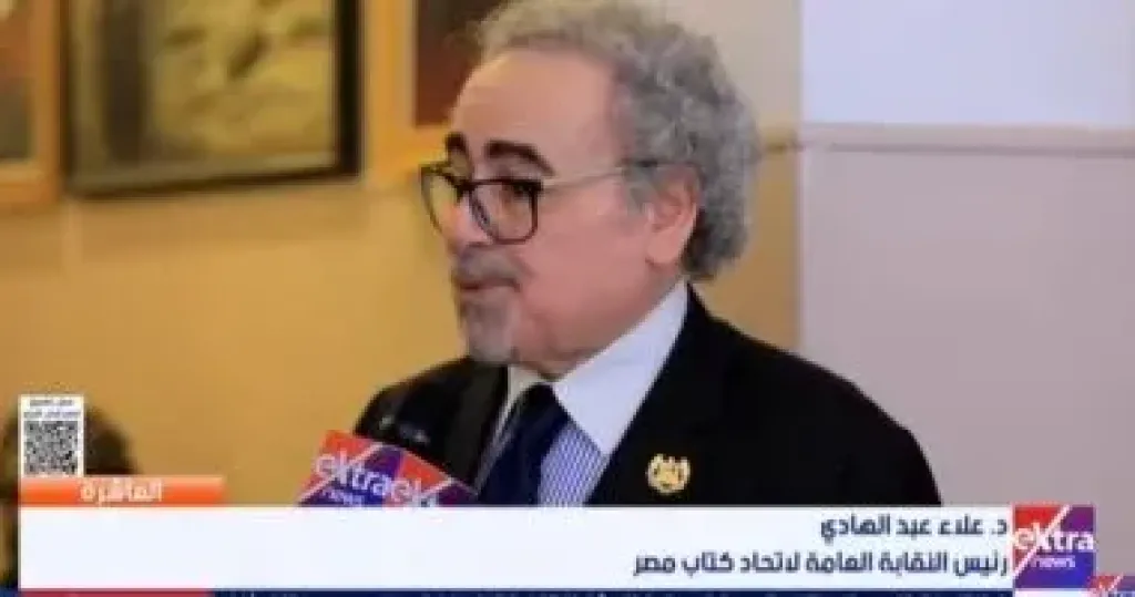 علاء عبد الهادى لـ”العاشرة”: اتحاد كتاب مصر قلعة تفخر بها الثقافة المصرية
