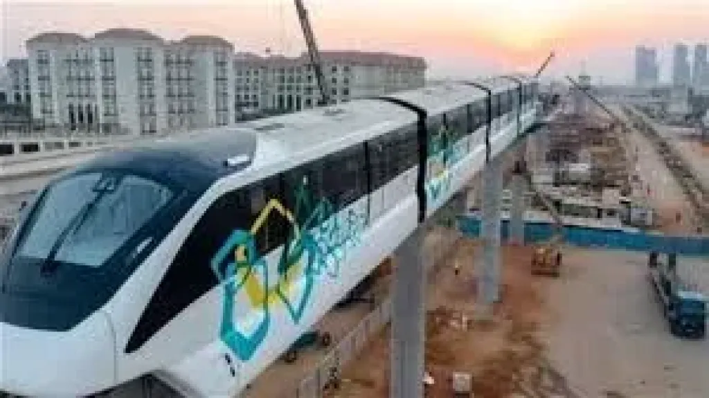8 عربات ويربط القاهرة والجيزة.. أستاذ هندسة طرق يكشف تفاصيل مهمة عن مونوريل شرق وغرب النيل