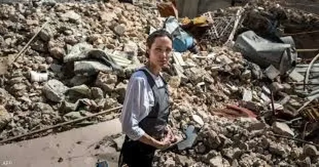 أنجلينا جولى تحذر من تجويع وقتل الأطفال فى غزة.