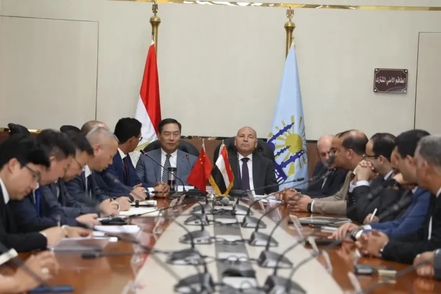 محافظ القاهرة يستقبل وفد من وزارة الطوارئ بالصين لبحث سبل التعاون بين البلدين فى مجال الطوارئ والأزمات