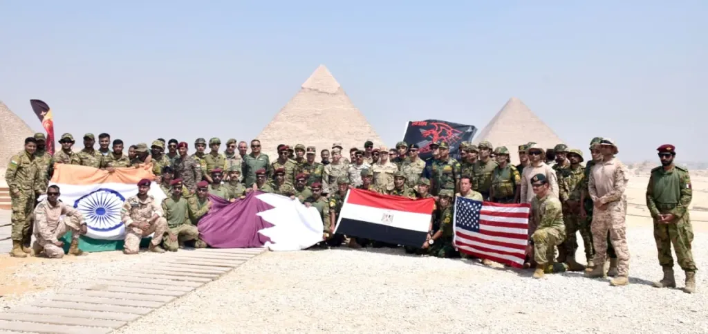 أنشطة مكثفة للتدريب المصرى الأمريكى المشترك ” النجم الساطع - 2025” تنفيذ قفز حر مظلى بمنطقة الأهرامات الأثرية.. صور