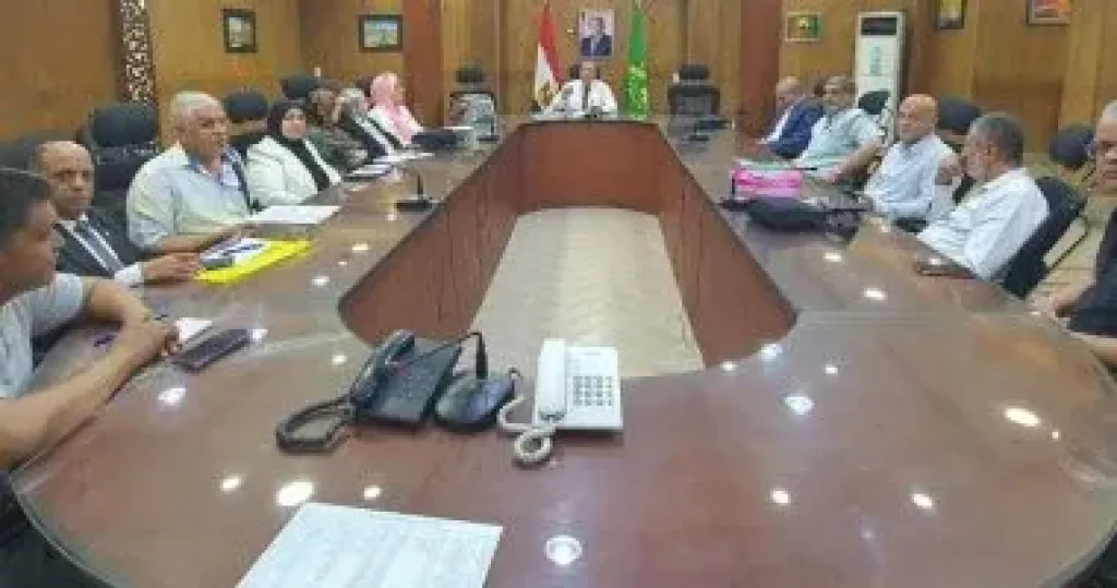 مدير تعليم القليوبية يناقش استعدادات انطلاق العام الدراسى الجديد
