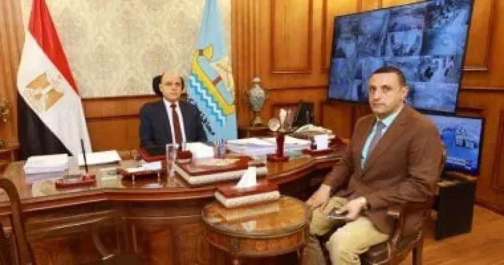 محافظ كفر الشيخ يبحث مع رئيس قطاع الكهرباء تطوير الشبكات والخدمات