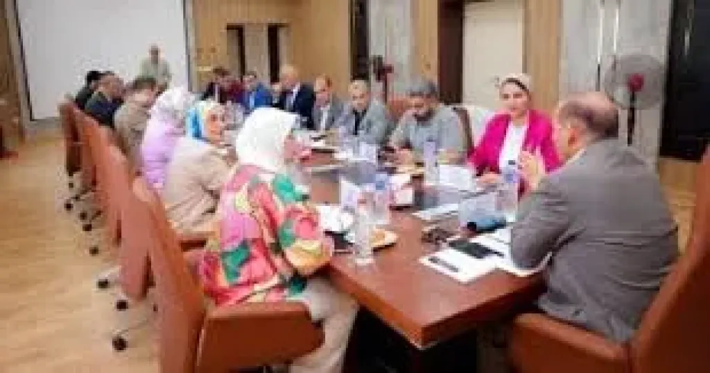 جامعة المنصورة تناقش الاستعدادات للعام الجامعي الجديد 2025-2026